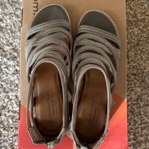 Comfortiva BETHA Women's Pale Olive Strappy Sandals